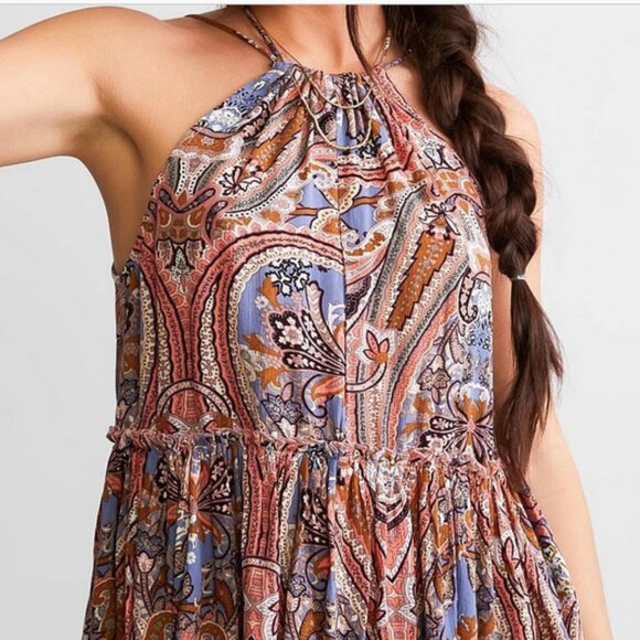Buckle Paisley Print Peplum Tank Top - Picture 2 of 10